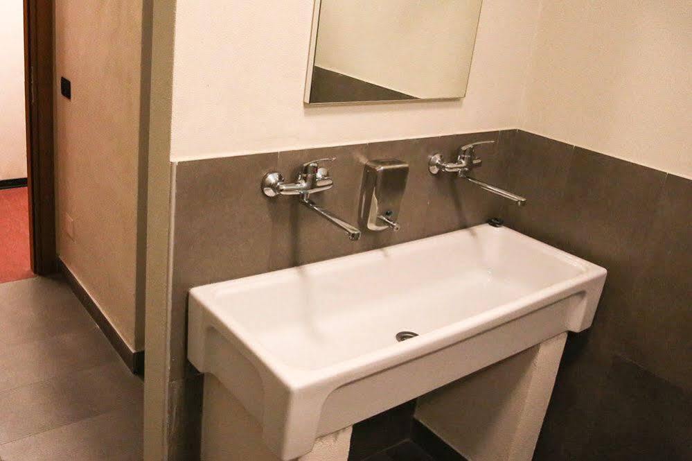 Oasi Hostel Merone Eksteriør bilde